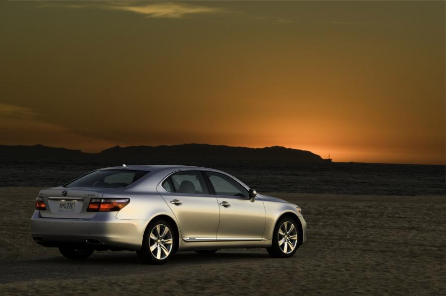  Lexus LS600h L 2008 года  (фото 31 из 34)